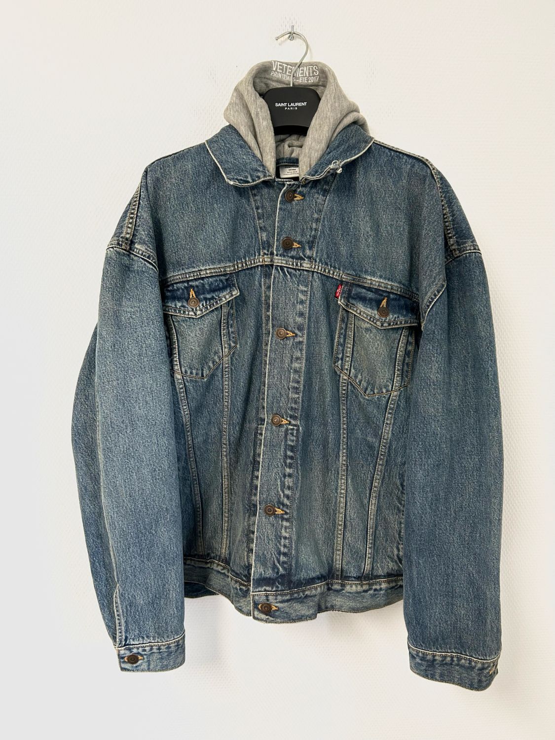 Vetements by Demna Gvasalia SS2017 Exaggerated Shoulder Oversized Levi&#39;s Denim Jacket