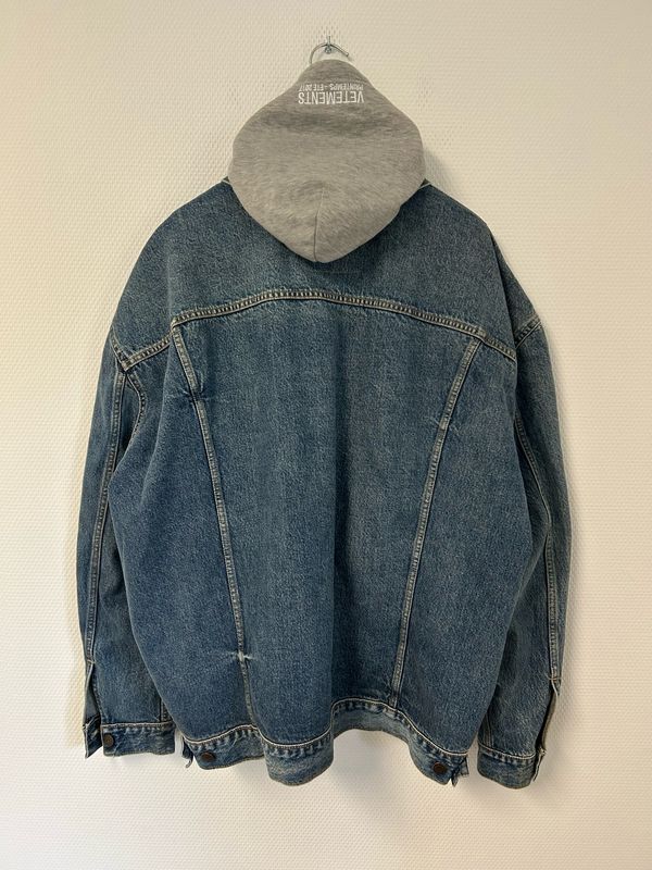 Vetements by Demna Gvasalia SS2017 Exaggerated Shoulder Oversized Levi's Denim Jacket