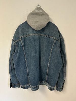 Vetements by Demna Gvasalia SS2017 Exaggerated Shoulder Oversized Levi's Denim Jacket