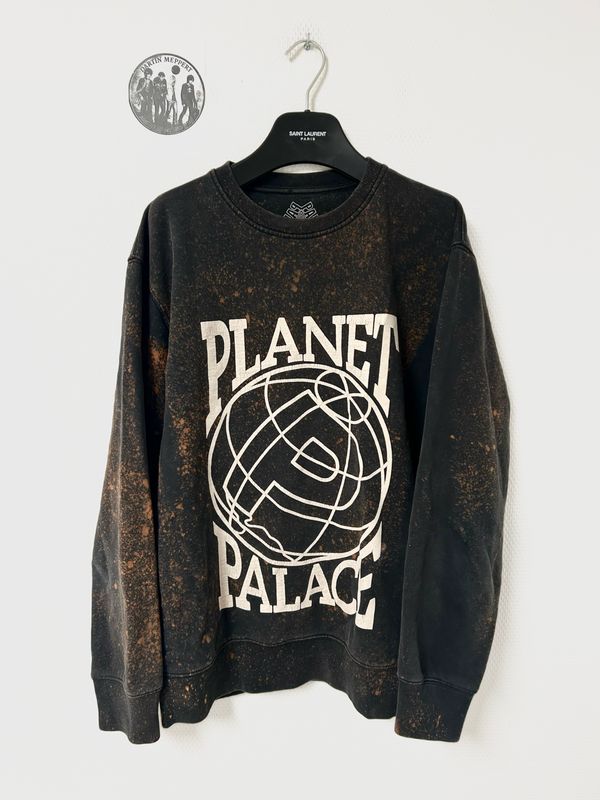 Palace Skateboards  SS2018 Planet Crewneck
