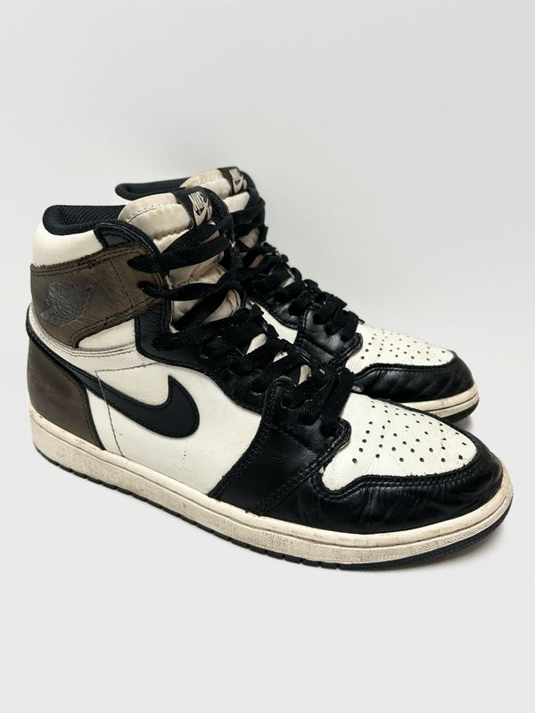 Jordan by Nike 2020 Air Jordan 1 Retro High “Dark Mocha” Sneakers