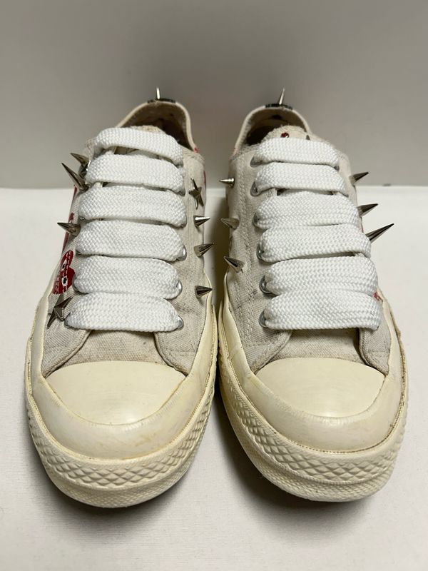 Comme des Garçons Play Converse Chucks Spiked Low Sneakers 