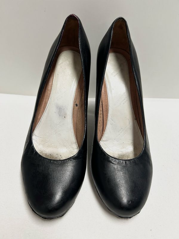 Maison Margiela  2009 Leather Classic Round Toe Pumps 