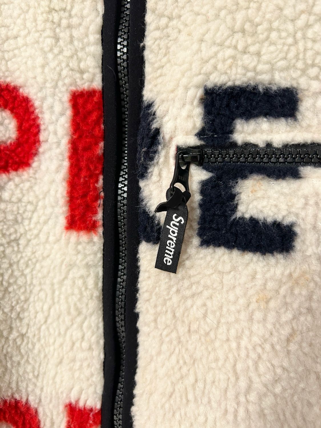 Supreme  FW2018 Reversible Logo Fleece Jacket
