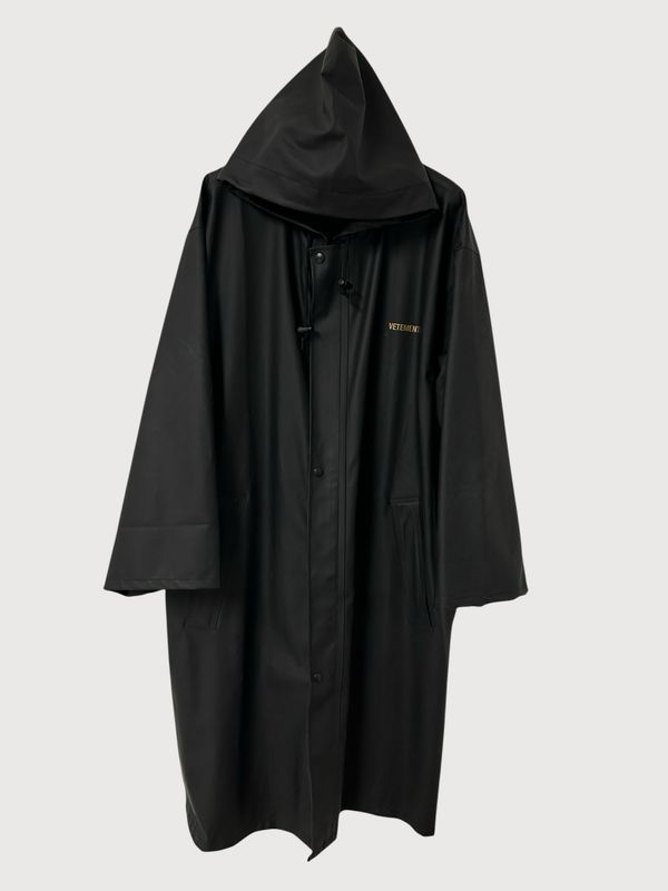 Vetements FW2018 Logo Raincoat