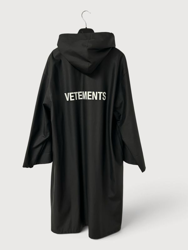 Vetements FW2018 Logo Raincoat