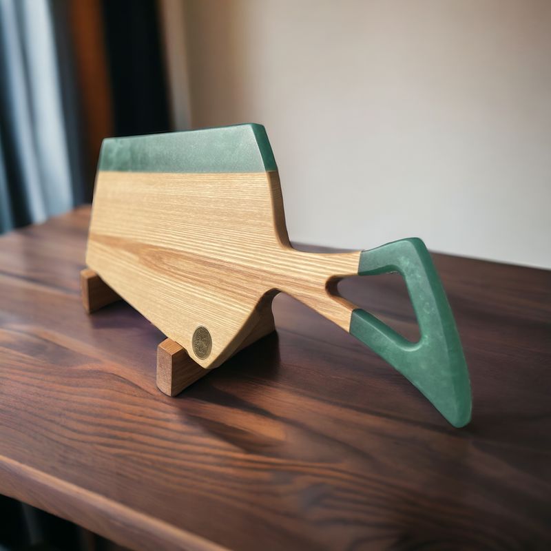 Planche à servir en bois de Frêne et en Époxy Vert
