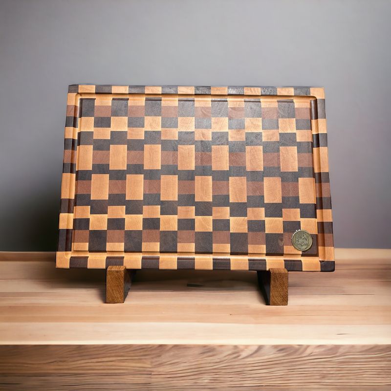 Planche à découper en bois d&#39;Érable, de Cerisier et de Noyer. Fait en bouts de planches (end grain).