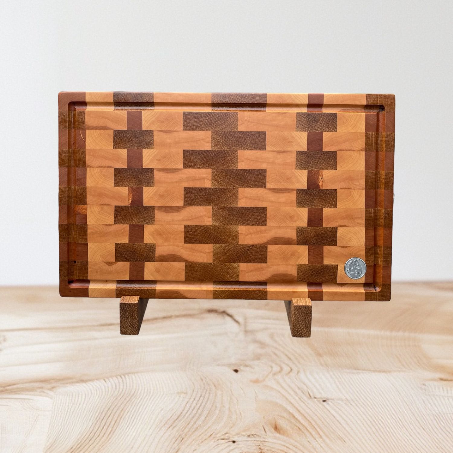 Planche à découper en bois de Frêne, Chêne et Érable. Fait en bouts de planches (end grain).