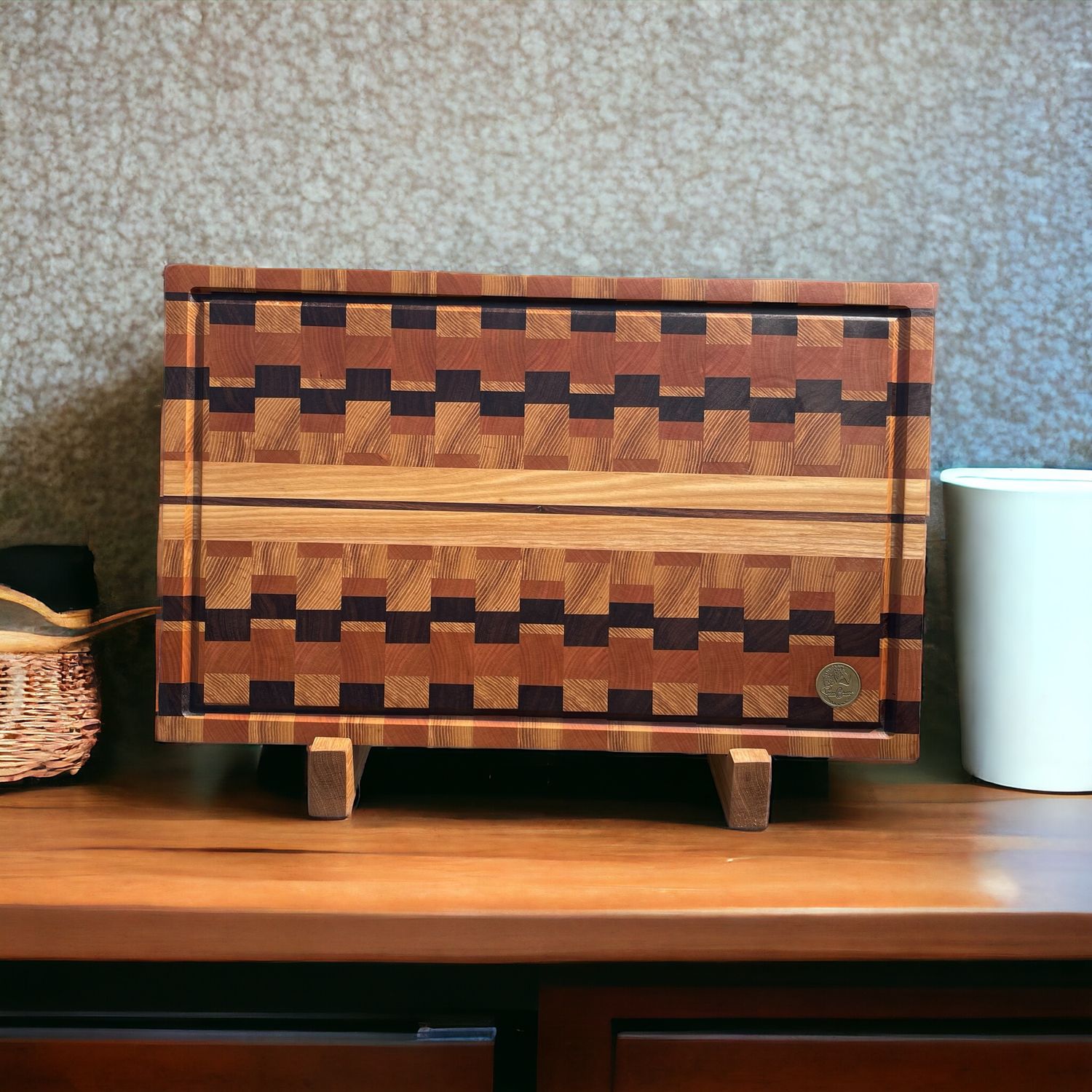 Planche à découper en bois de Frêne, Cerisier, Noyer et Érable. Fait en bouts et côtés de planches (end grain et edge grain).
