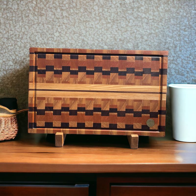 Planche à découper en bois de Frêne, Cerisier, Noyer et Érable. Fait en bouts et côtés de planches (end grain et edge grain).