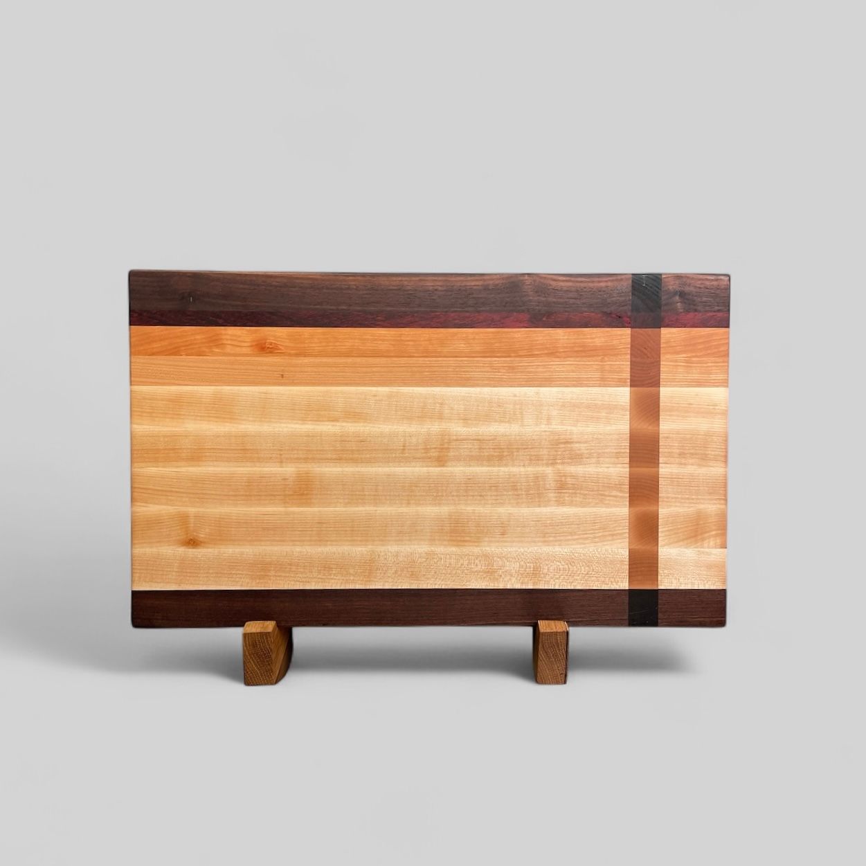 Planche à découper en bois de Noyer, Érable, Cerisier et Padauk -bois exotique-. Fait en bouts et côtés de planches (end grain et edge grain).