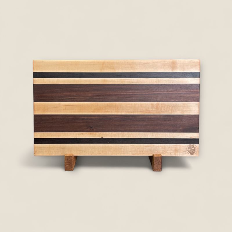 Planche à découper en bois de Érable, Noyer, Cerisier et Wengé (bois exotique). Fait en côtés de planches (edge grain).