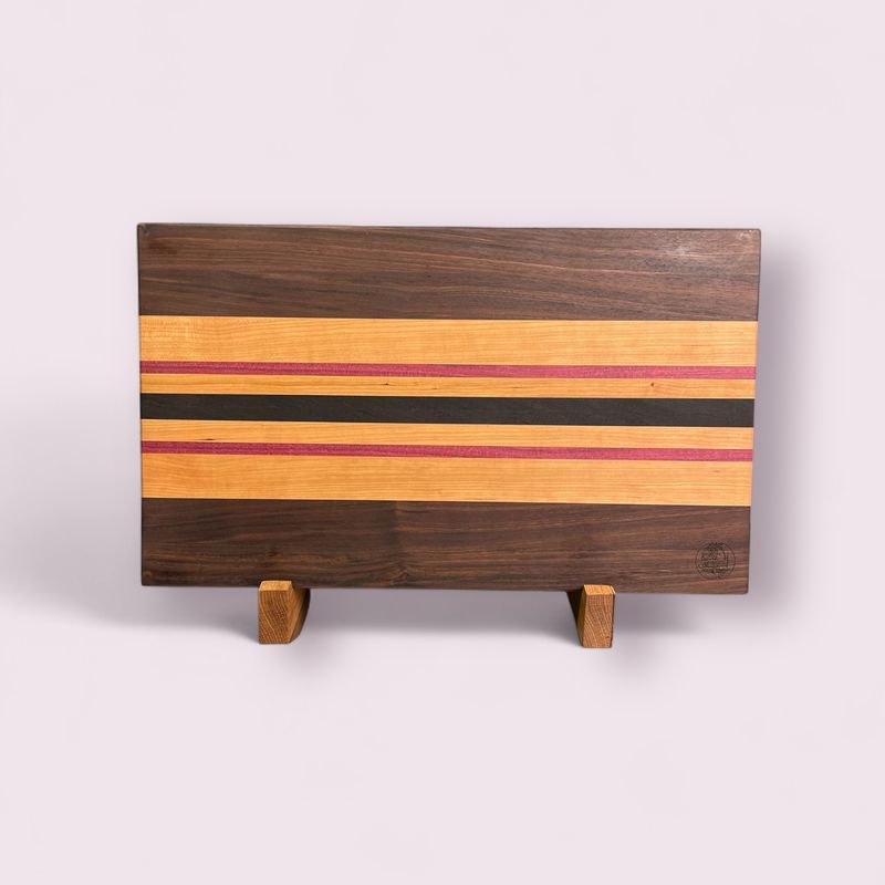 Planche à découper en bois de Noyer, Cerisier, Wengé et PurpleHeart (bois exotique). Fait en côtés de planches (edge grain).