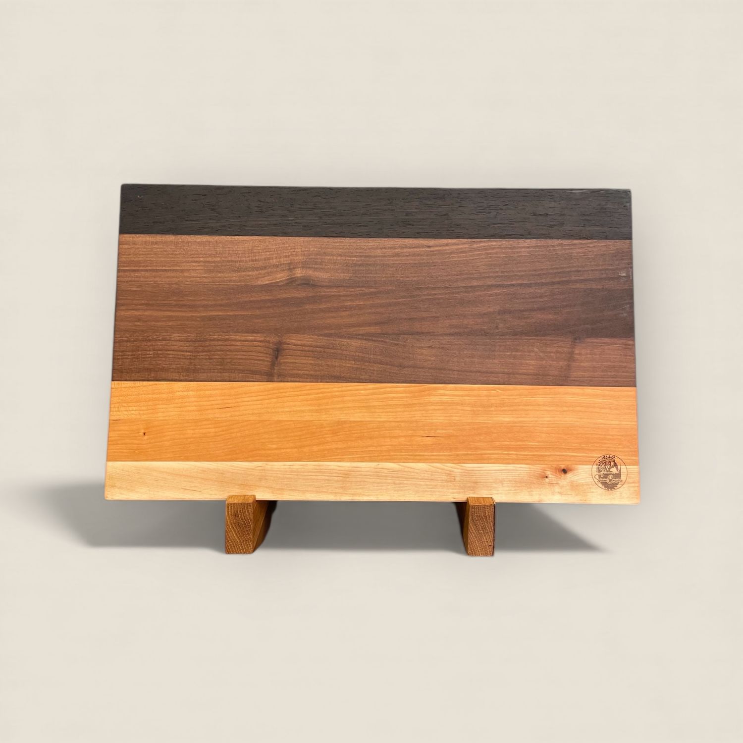 Planche à découper en bois de Noyer, Cerisier, Frêne et Wengé (bois exotique). Fait en côtés de planches (edge grain).