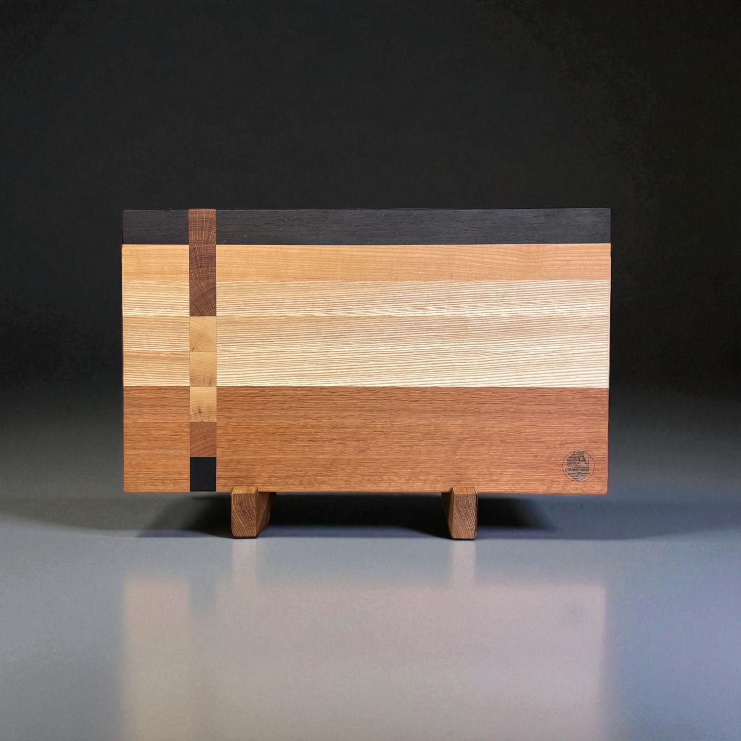 Planche à découper en bois de Frêne, Chêne, Cerisier et Wengé -bois exotique-. Fait en bouts et côtés de planches (end grain et edge grain).