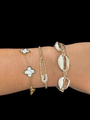 Shell Vibes Only Bracelet (white)