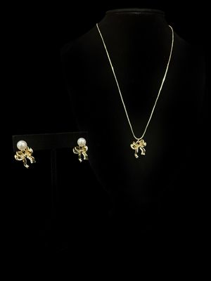 Put a bow on it Necklace/Earring Set