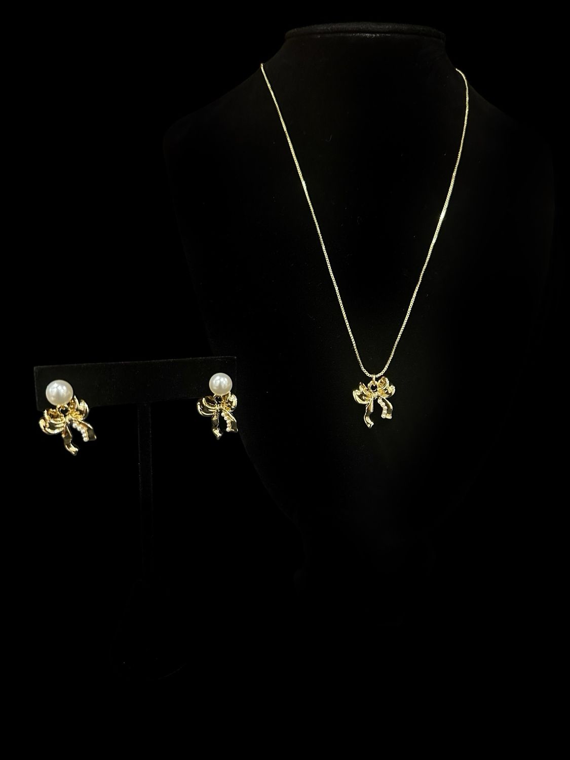 Put a bow on it Necklace/Earring Set