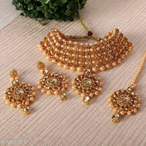 Allure Glittering Women Pearl Necklace