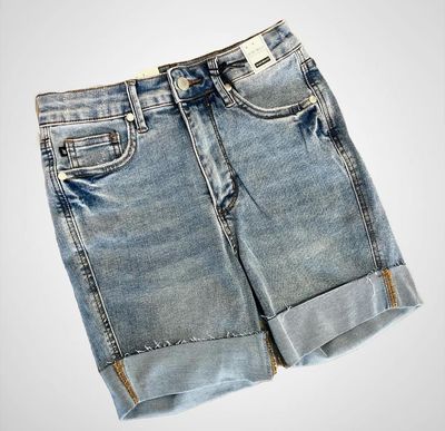 Judy blue light washed blue jean shorts. Curvy.