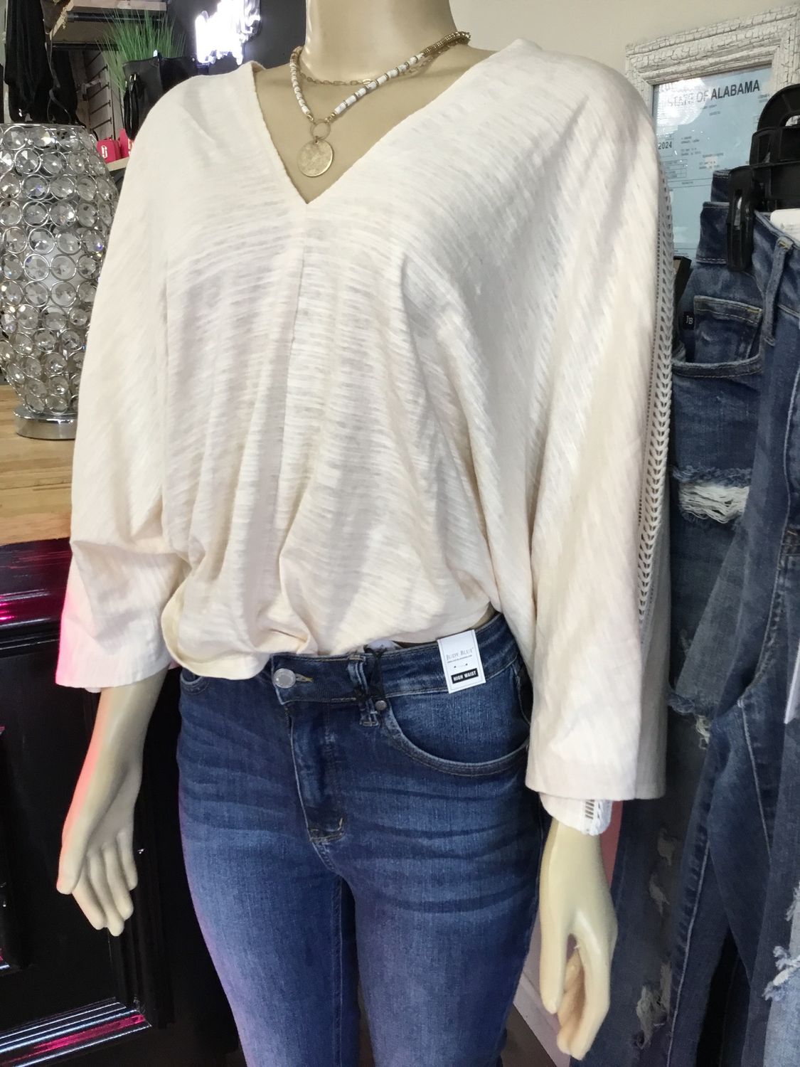 GiGio CREAM boxy v-neck top with trim decoration down the shoulder
