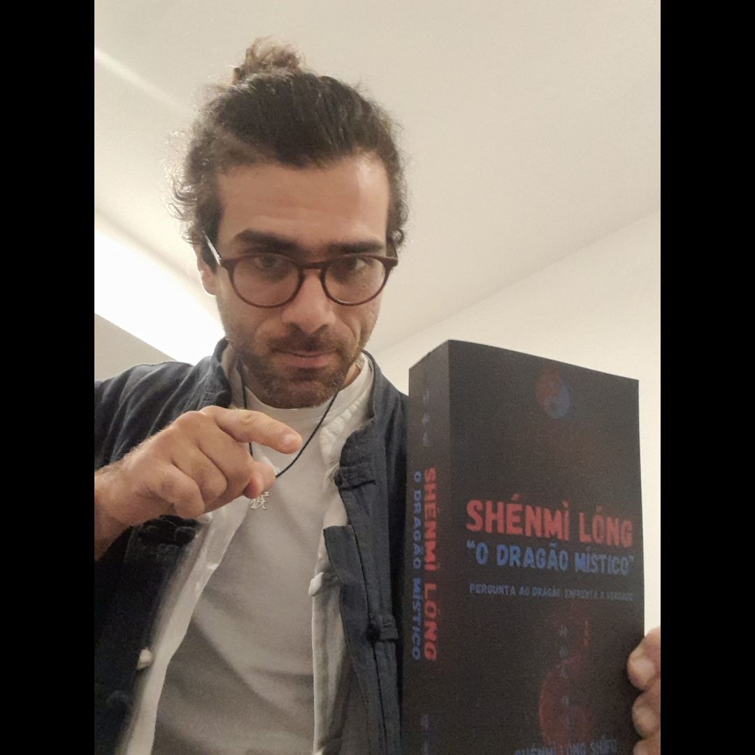 Shénmì Lóng - O Dragão Místico: Um Guia para Reflexão e Autoconhecimento