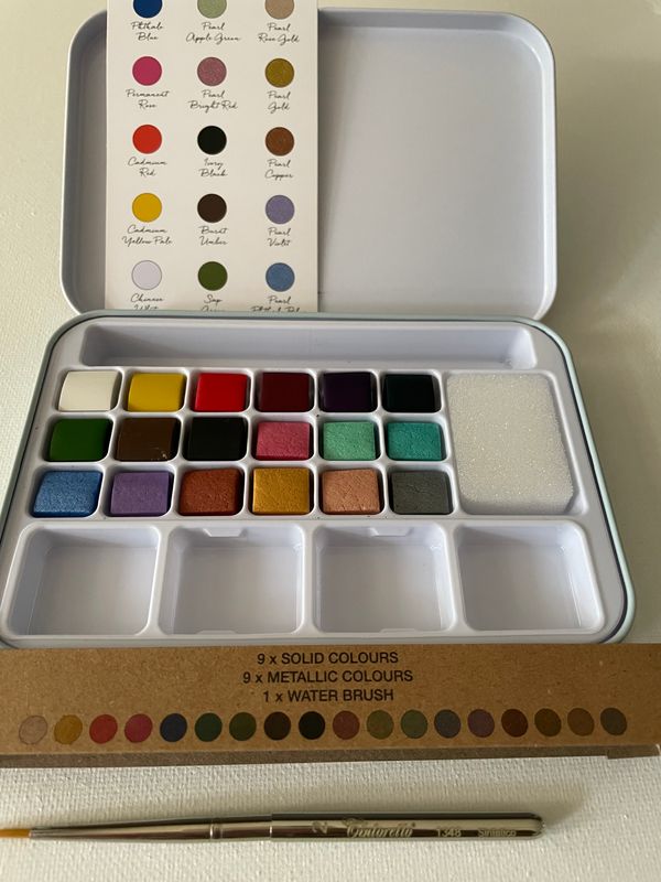 KIT DE VIAJE CAJA METALICA