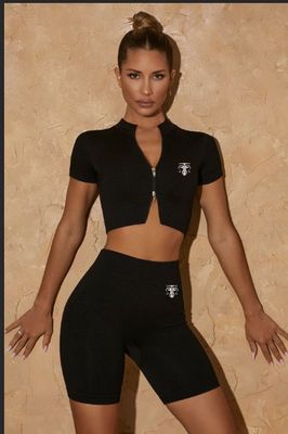 Black crop tee with zipper