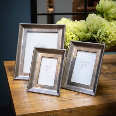 PHOTO FRAMES