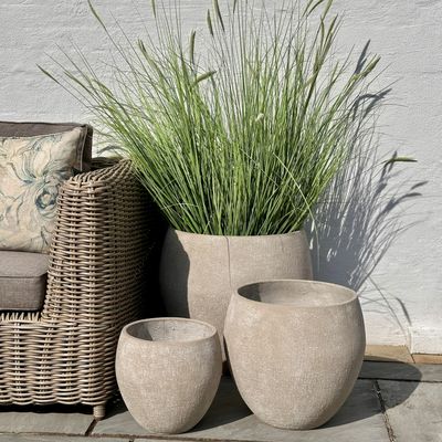 POTS & PLANTERS