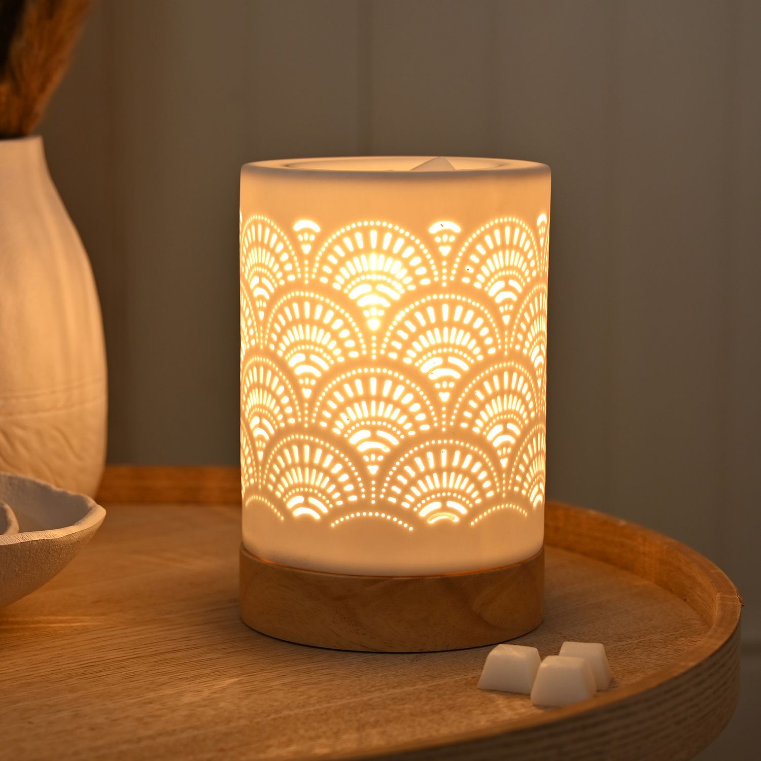 Hestia White Lace Aroma Lamp