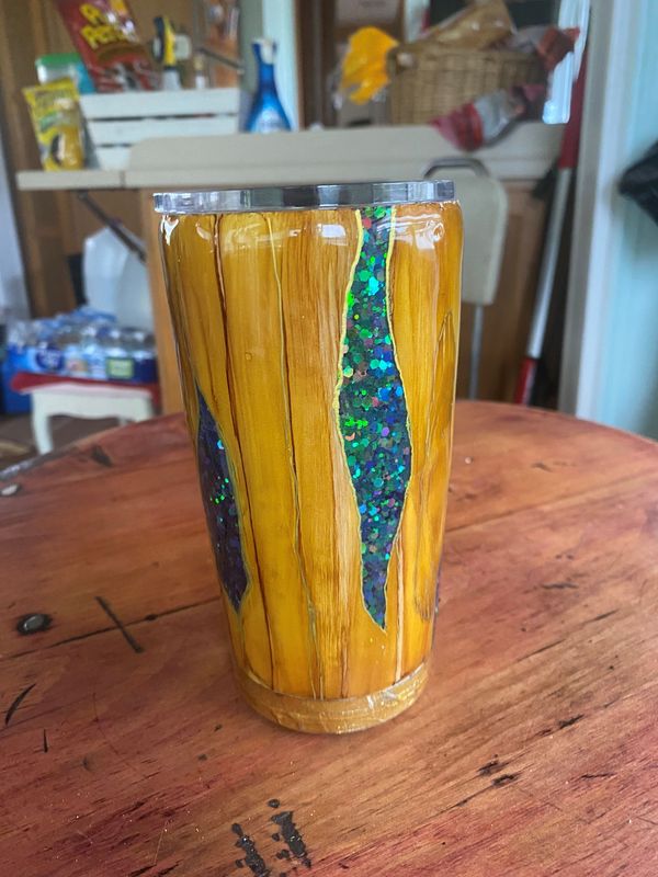 Teal Wood Grain 20 oz Yeti Tumbler with lid