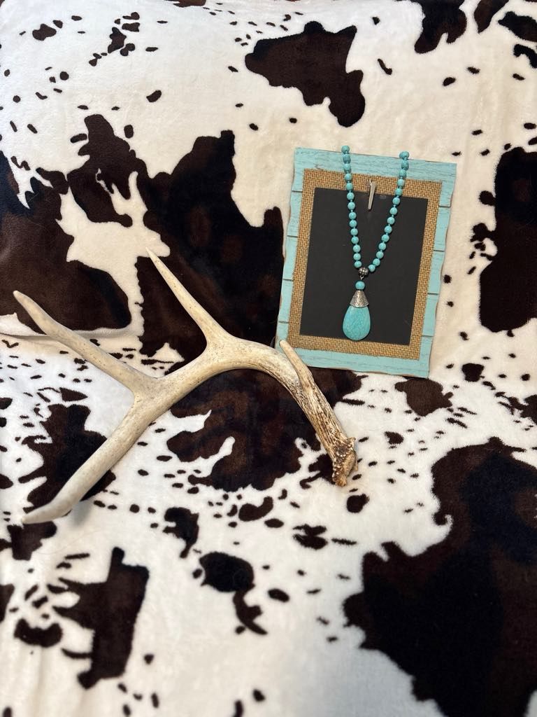 Turquoise Bead and Pendant Necklace