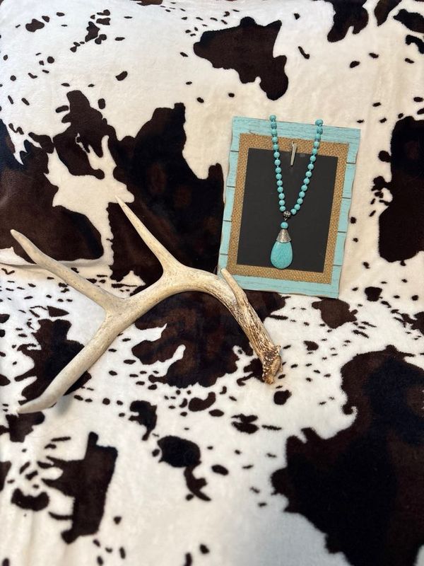 Turquoise Bead and Pendant Necklace