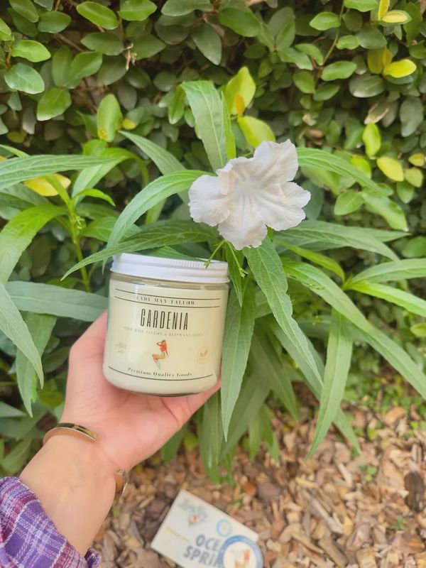 Clean-Burning Gardenia Tallow and Beeswax Candle