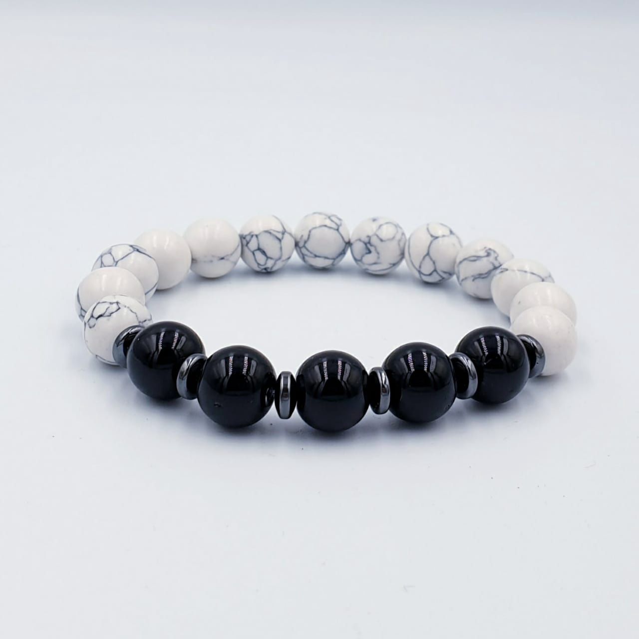 Howlite &amp; Onyx 10mm