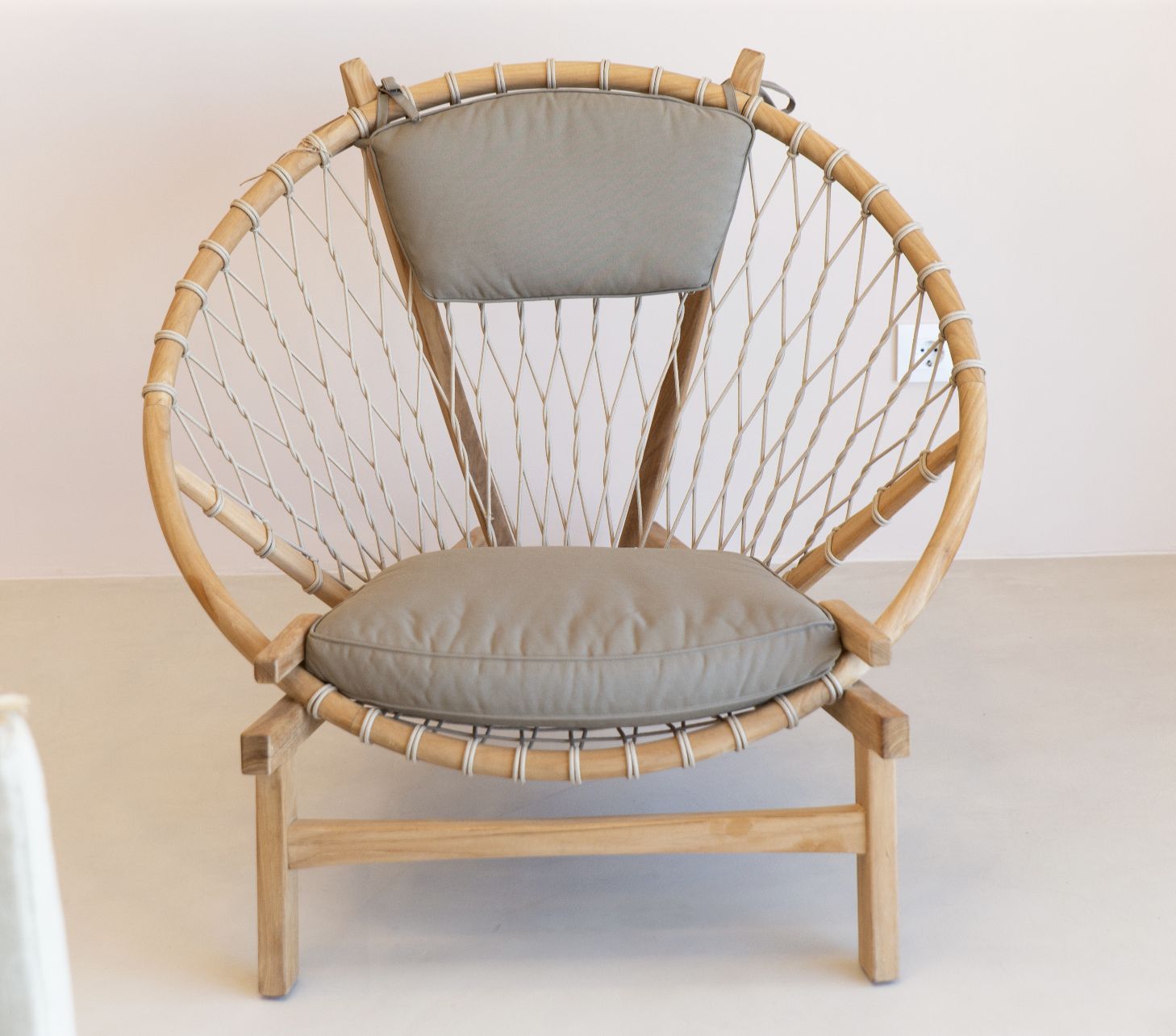 Sita Lounge Chair
