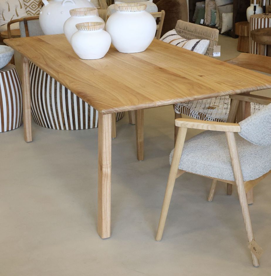 Mateo Dining Table