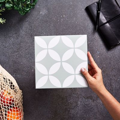 PICASSO GREAT DANE PALE GREEN DF324 200 X 200 X 8.5MM