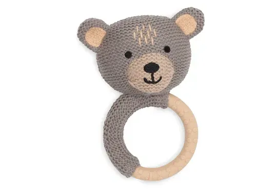 Hier ist der Beißring Bear mit gestricktem Kopf und Glöckchen von Jollein von Vorne zusehen.