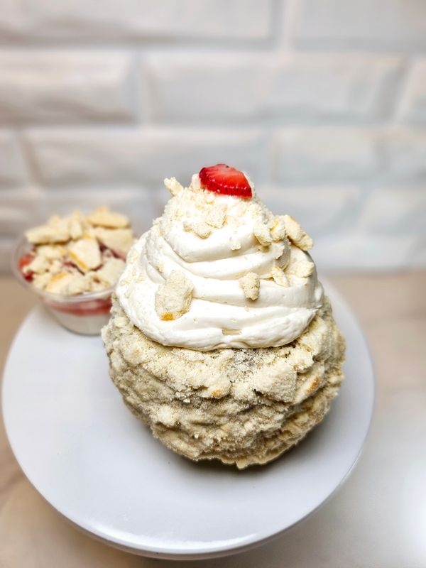 Strawberry Cheesecake Stuffed Caramel Apple w/ 4oz Cup