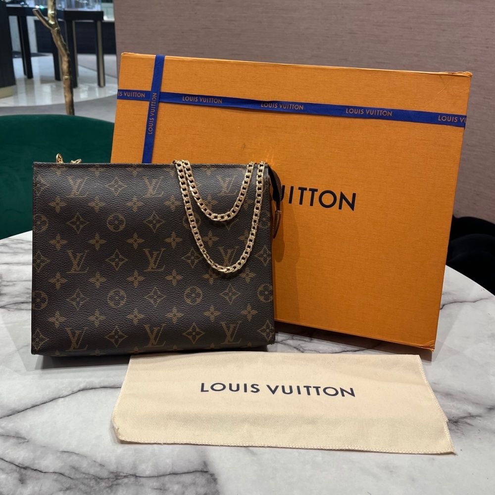 Pre-Owned Louis Vuitton Toiletry 26 in Monogram Canvas