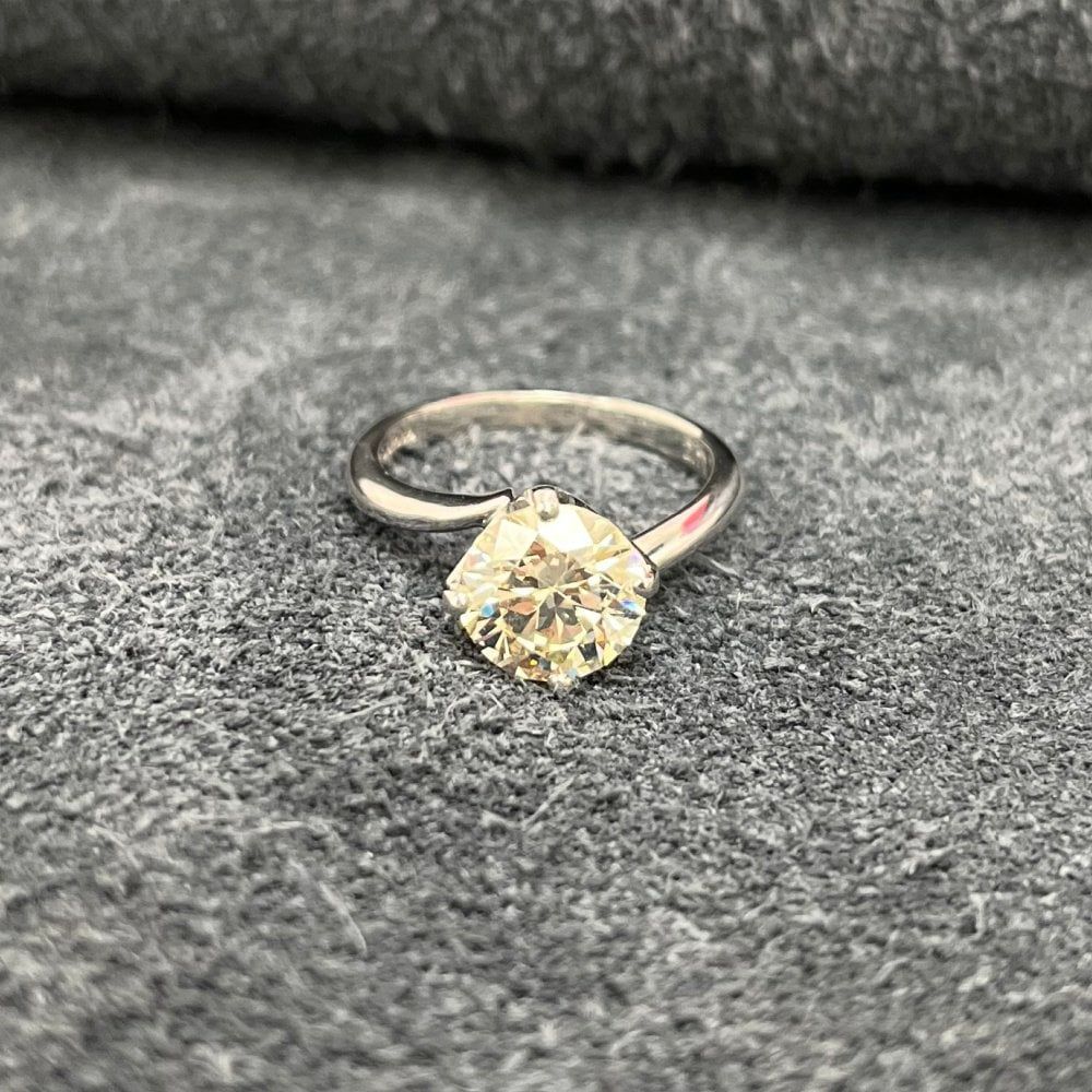 Pre-Owned 18ct White Gold 2.01ct Diamond Solitaire Ring