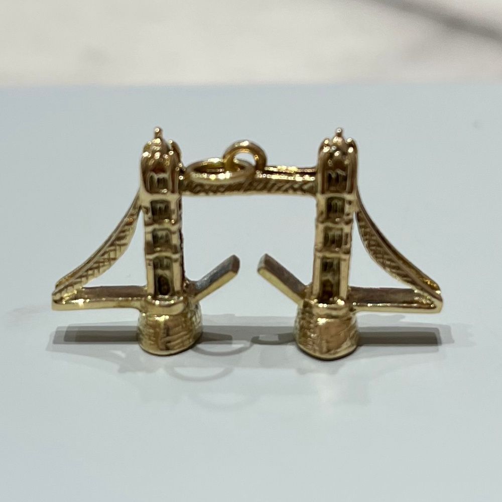9ct Yellow Gold London Bridge Vintage Charm 4.4g