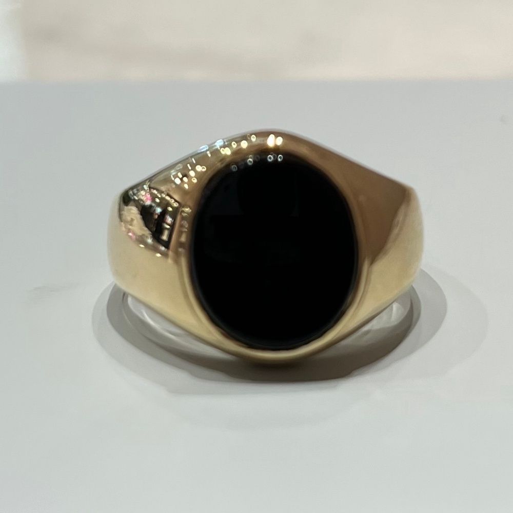 9ct Yellow Gold Onyx Ring 10.7g