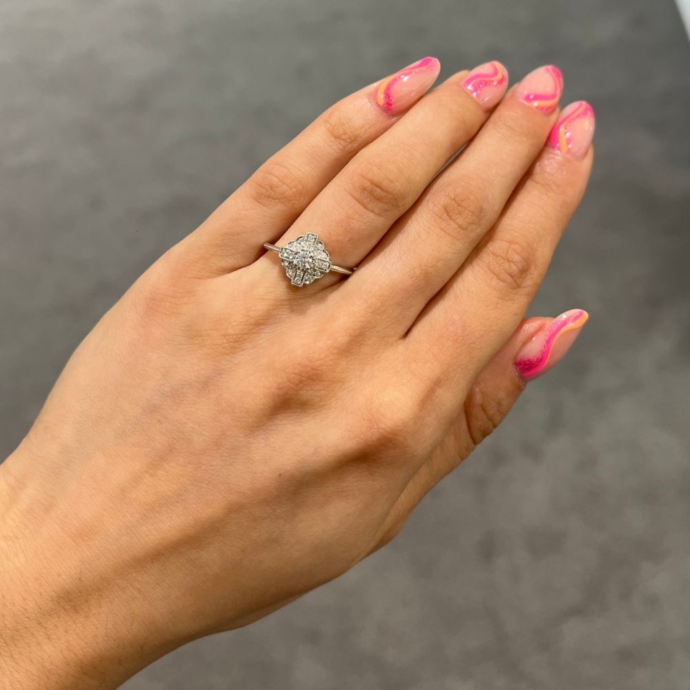 18ct White Gold 0.27ct Diamond Fancy Vintage-Style Ring