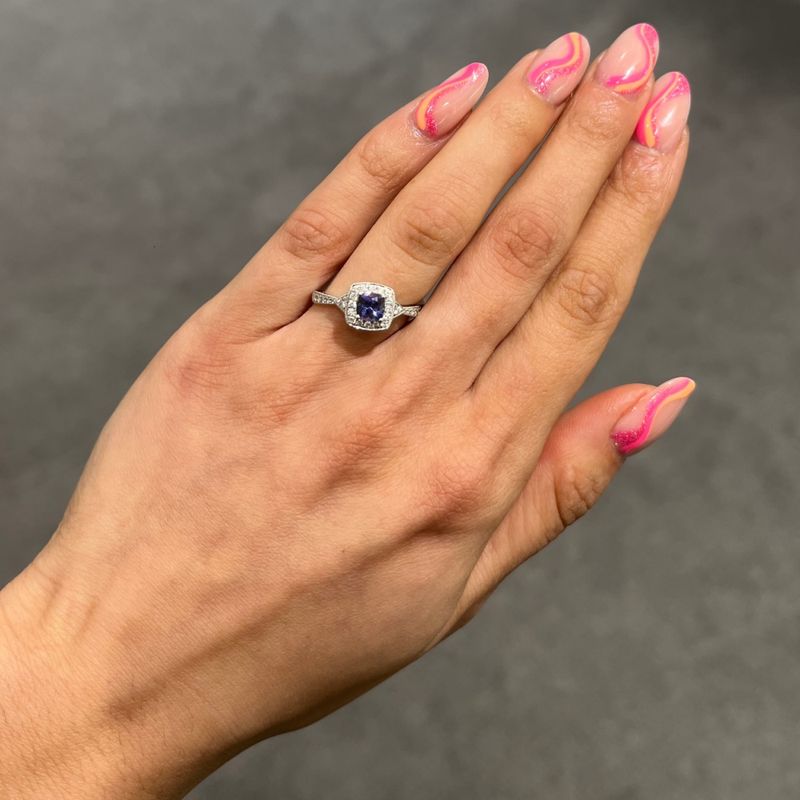 18ct White Gold 0.61ct Tanzanite & 0.26ct Diamond Ring