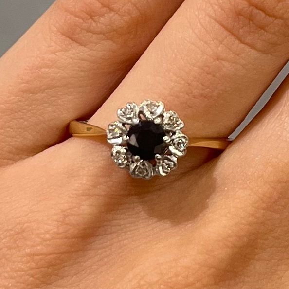 Pre-Owned 18ct Yellow Gold Vintage 0.51ct Sapphire &amp; Diamond Surround Ring