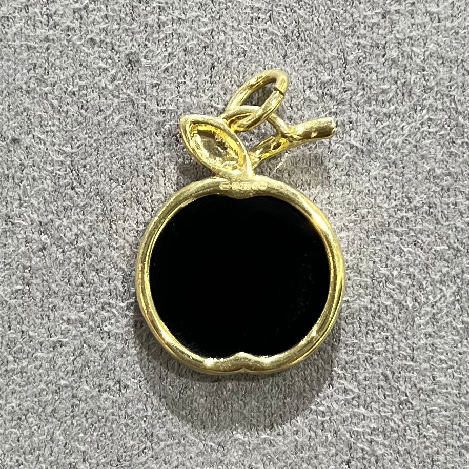 Pre-Owned 18ct Yellow Gold Onyx Apple Pendant